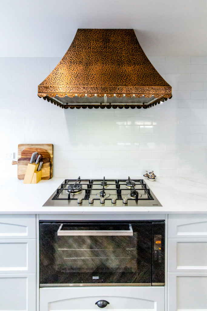 the-krc-guide-to-rangehoods-BAIRD_DRIVE-001-ANNA_TENNE-683x1024.jpg